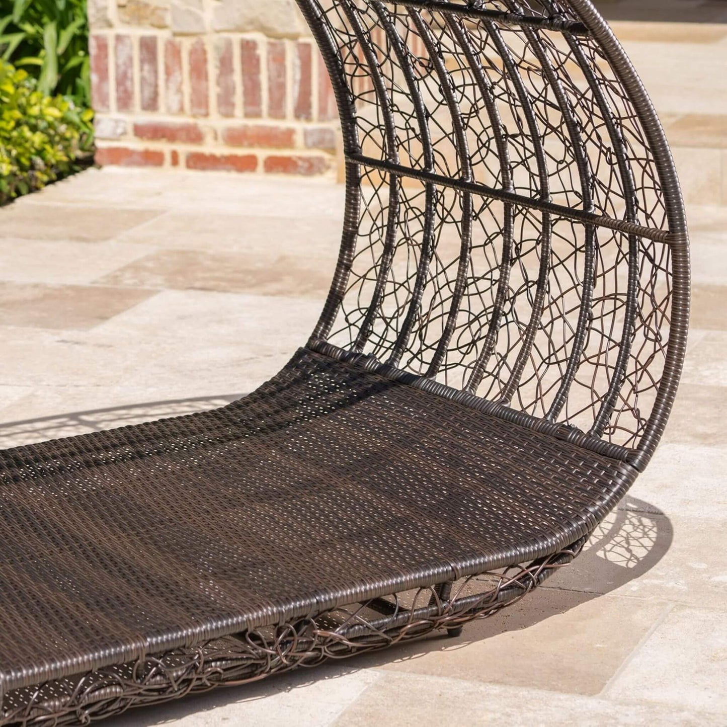 Alora Large 2-Person Abigal Outdoor Wicker Daybed With Aluminum Frame And Cushions (SAK23942)